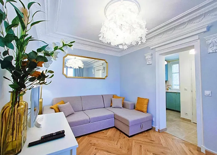 Au Petit Trianon Bleu