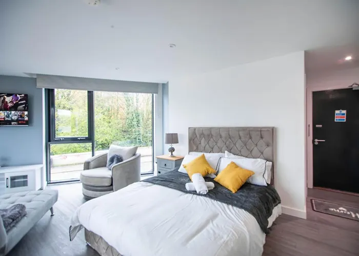 Excellent Studio Balcony Apartment In Sheffield