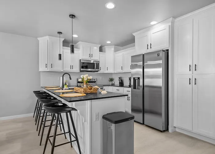 Contemporary Comfort In Quincy