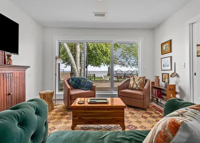 Hickory Hideaway Cozy 2-Bedroom Home On Lake Winnebago