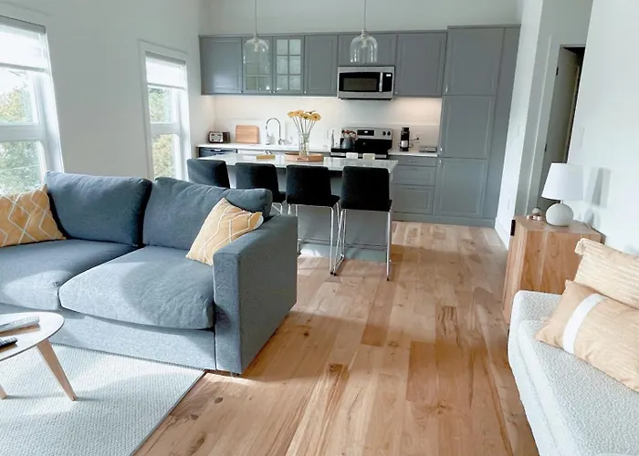 Elora'S Irvine River Suite