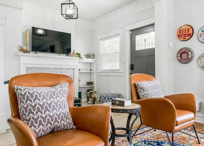 Modern Comfort In Historic Charm: 4Br Kc Retreat