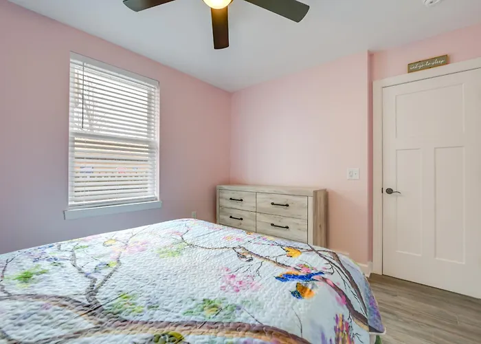 Angola Vacation Rental, Walk To Lake Erie Beach!