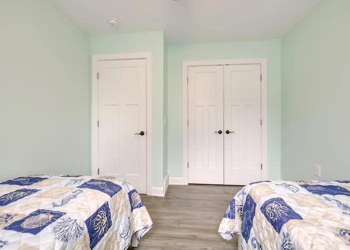 Angola Vacation Rental, Walk To Lake Erie Beach!