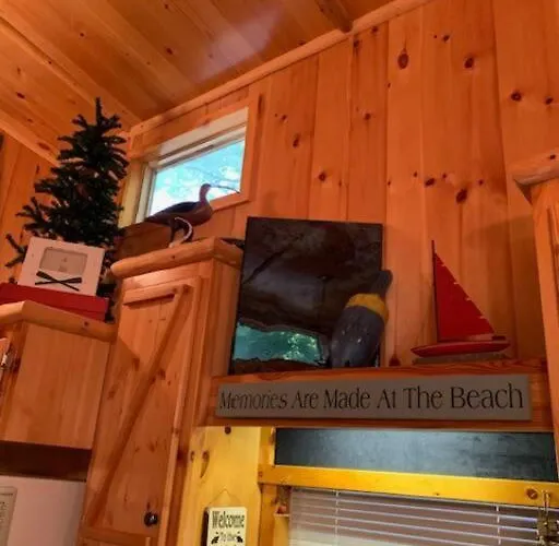 Knotty But Nice-Sleeps 6-One Minute To Lake!
