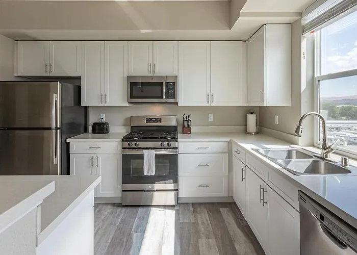 Landing Modern Apartment With Amazing Amenities