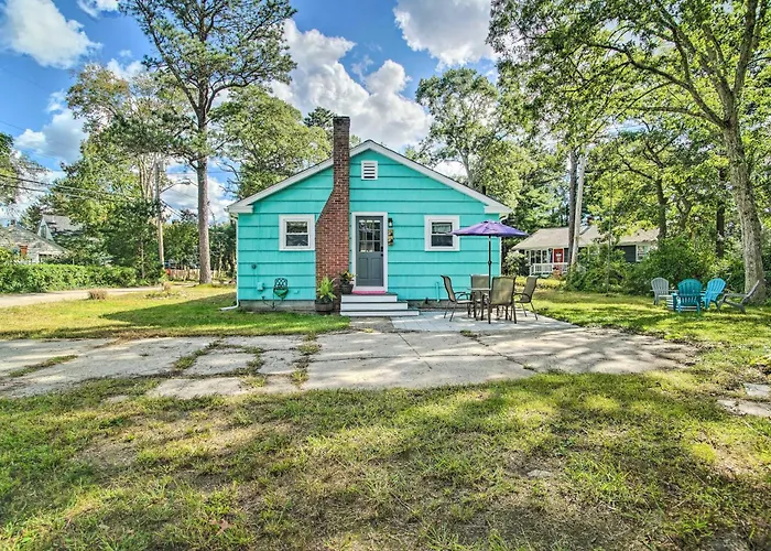 Coastal Comfort Near The Bay! 'Buttermilk Cottage'