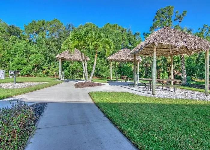 Coral Falls Of Lely W Tiki Huts & Heated Pool