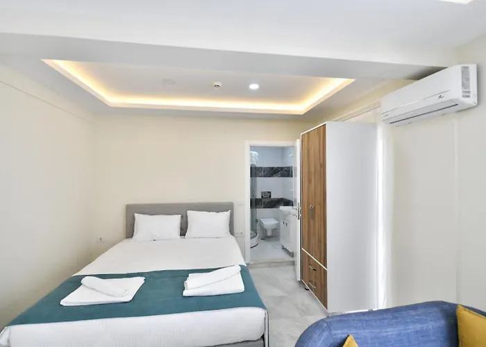 Lamira Apart Holiday&Guest House