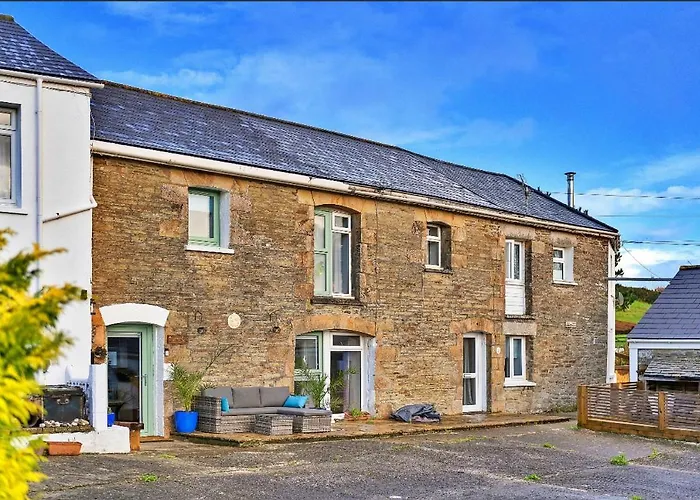 Nook Cottage Seaside Charm & Countryside Calm