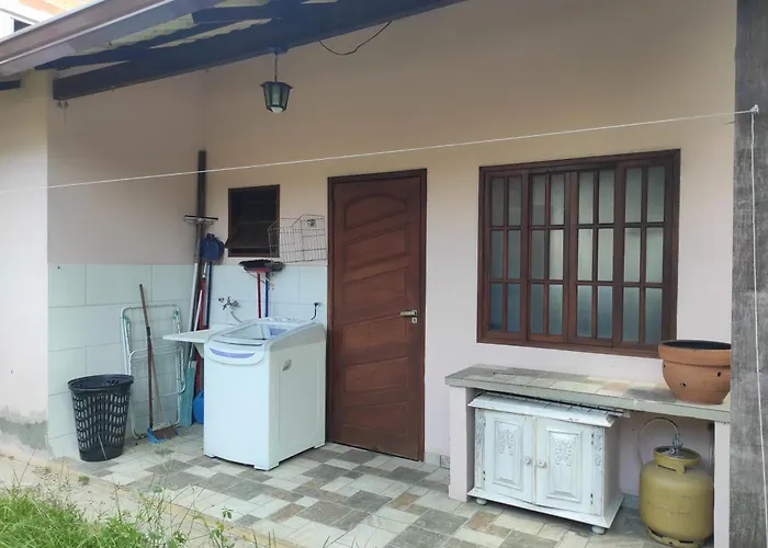 Casa 2 qtos, sendo suíte com cama Queen ar condicionado