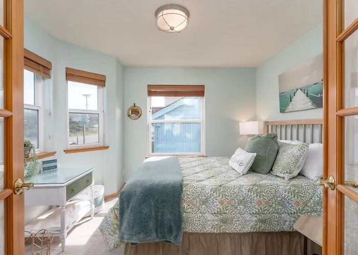 Romantic Sunset Beach Views, Hottub Pinpointstays