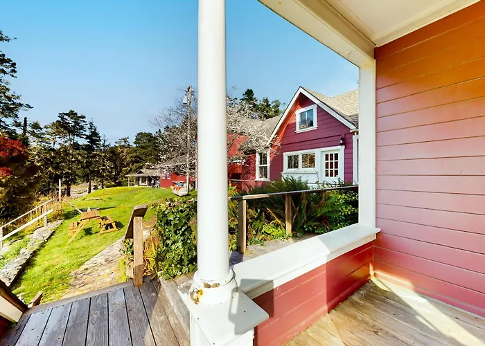 Prime Mendocino Retreat With Hot Tub & 2 Kitchens