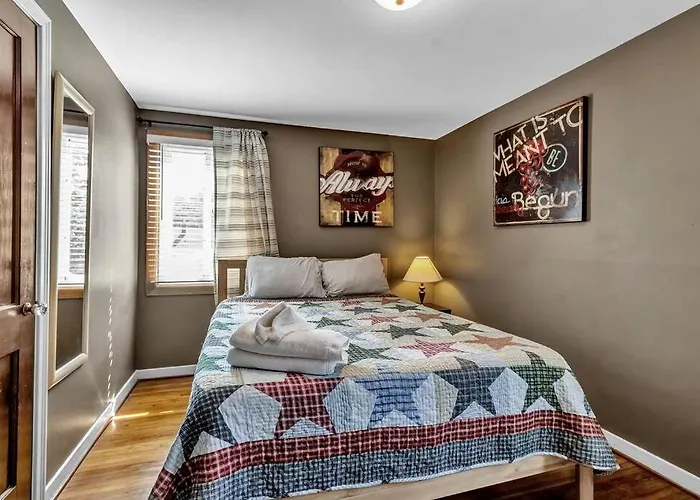 Gorgeous 2 Queen Bedroom Apartment In North Buffalo With 70 Inch Tv