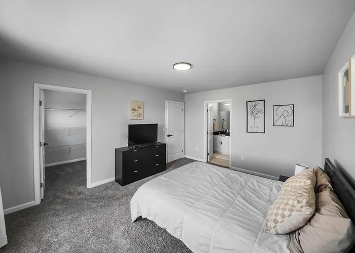 Contemporary Comfort In Quincy