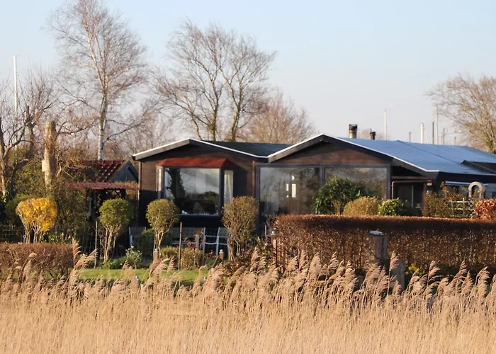 6 pers House Marijke with winter garden&direct access to the Lauwersmeer