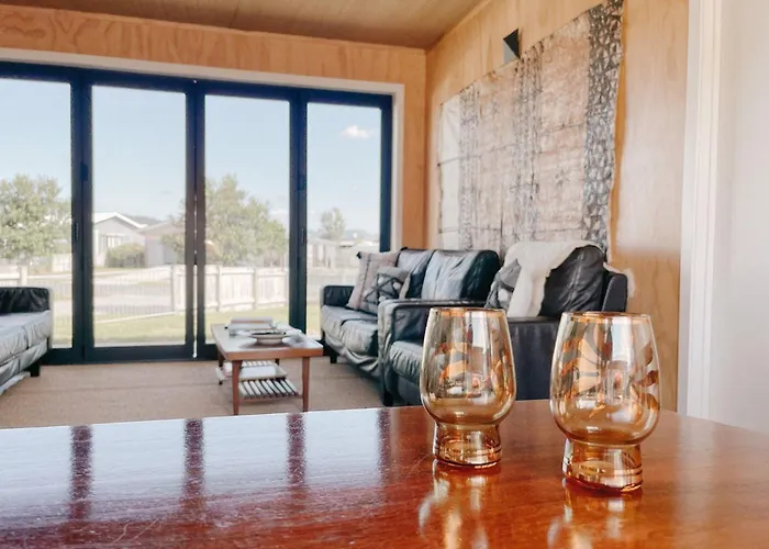 Retro Style Beach Retreat - Matarangi Holiday Unit