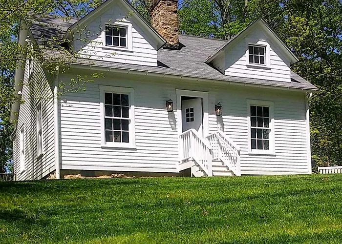 Historic Farmhouse By Nature Preserve