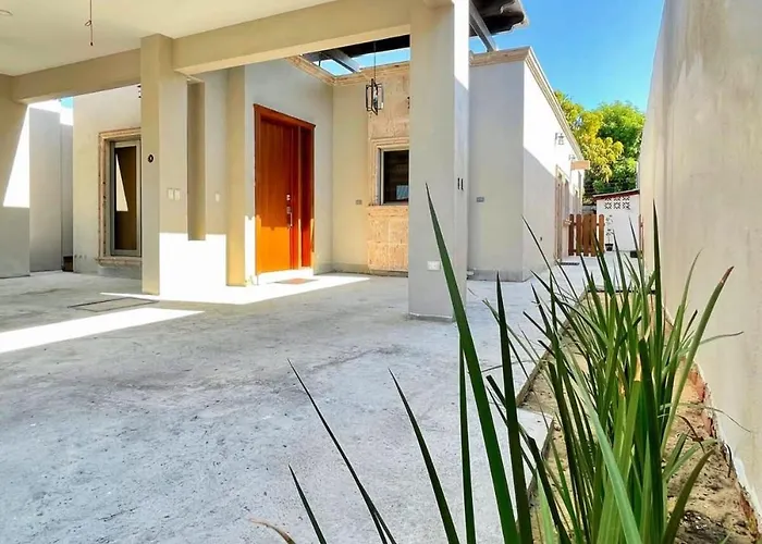 Spacious Downtown Stay 6 Blocks From Malecon