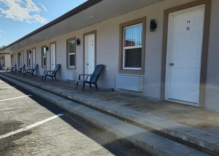 Deep River Motel