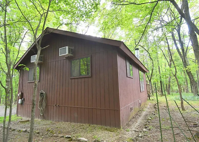 Woods Song -- Hot Tub - Pet Friendly - Wifi - King Bed - Woods Resort - Golf Nearby - Pool Pass - Spa - Grill - Fireplace