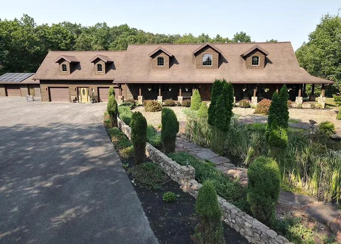 Mountain Meltdown - Pet Friendly, Grill, Wifi, Fire Pit, Ev Station -Shared Space - Grill, Fire Pit, Covered Porch, Fountain Pond