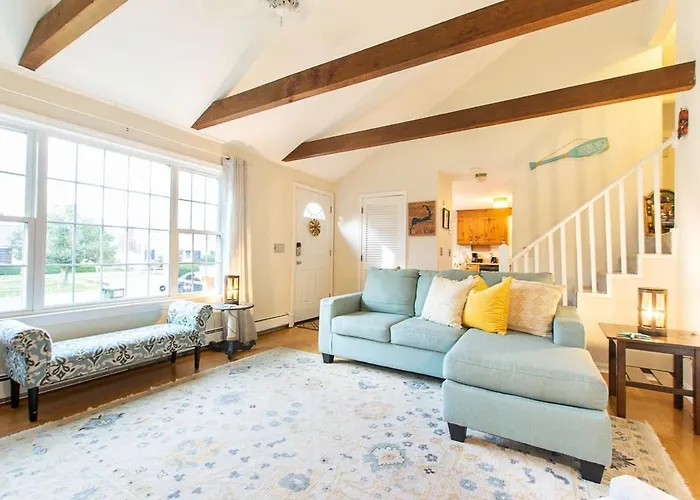 Stylish Home Dog Friendly Close To Beach