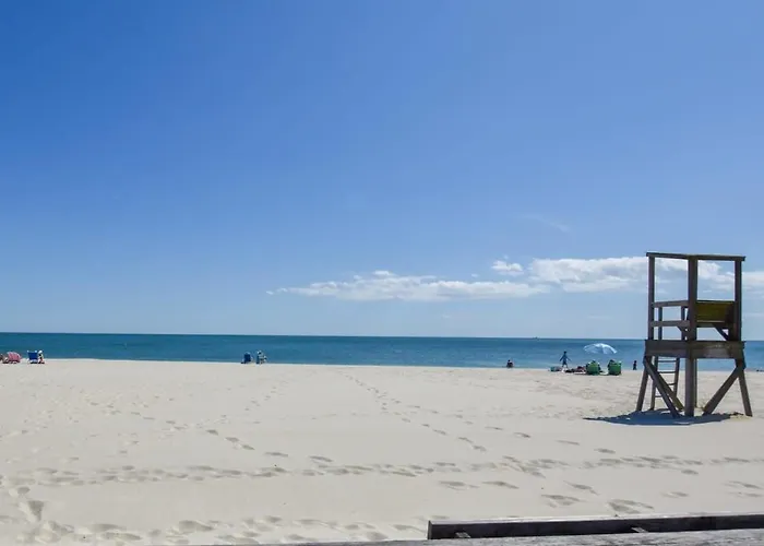 5 Min Walk To Red River Beach