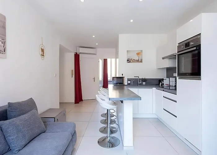 Nice 2 Rooms In The Heart Of Cannes