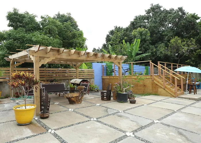 Private 2-Bedroom Villa With Pool & View In Kingston