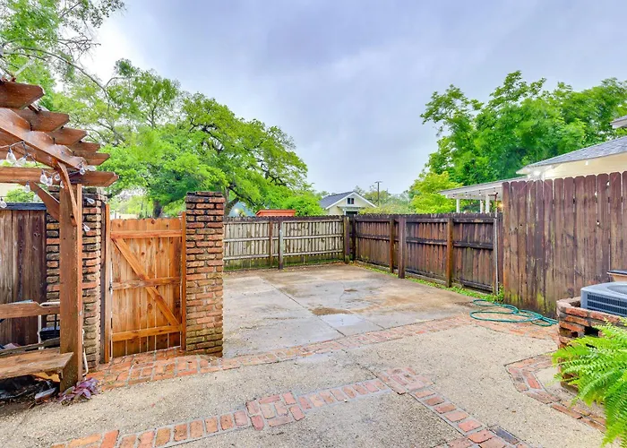 Walk To Downtown: Historic Home In Mobile