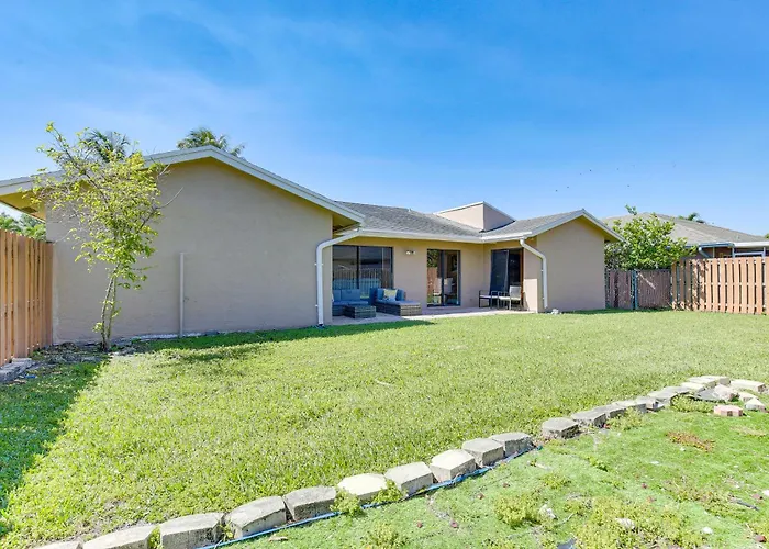 Near Beaches: Pet-Friendly Sunrise Escape W/ Patio