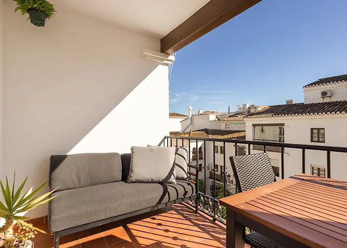 Duquesa Port Studio Apartment - Bright Sunlit Terrace