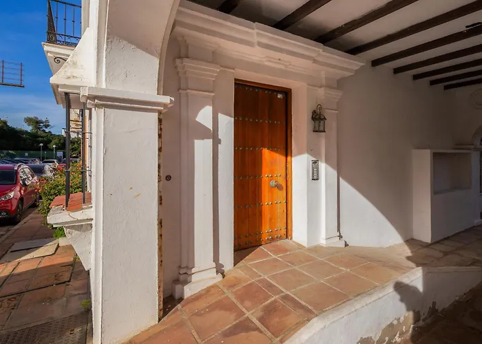 Duquesa Port Studio Apartment - Bright Sunlit Terrace
