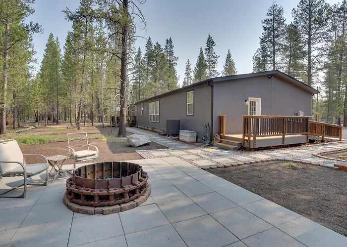 'The Hub' La Pine Vacation Rental - Dog Friendly!