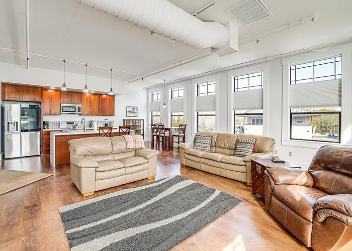 Modern Blaine Condo Rental < 1 Mi To Boat Harbor!