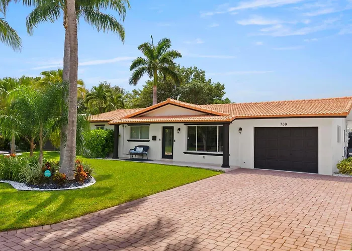 2 Miles To Beach~ Pool ~Cabana~ Pool Table