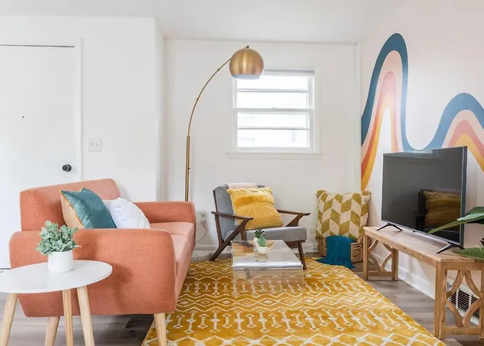 Retro Retreat: 1Br Home W/ Wfh Desk, Livingroom, And Fire Pit