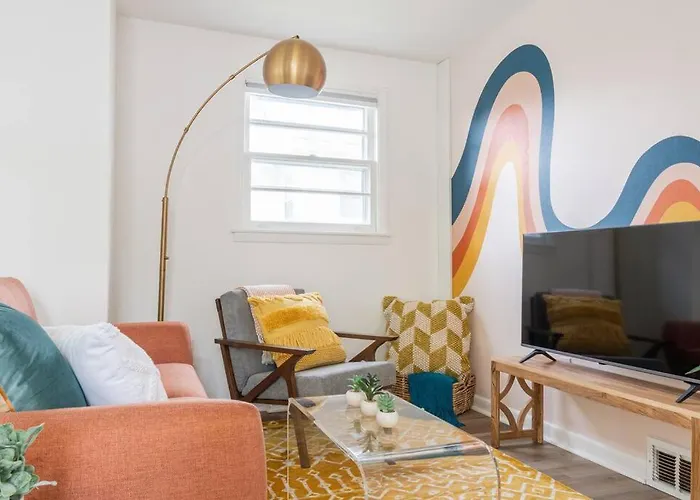 Retro Retreat: 1Br Home W/ Wfh Desk, Livingroom, And Fire Pit
