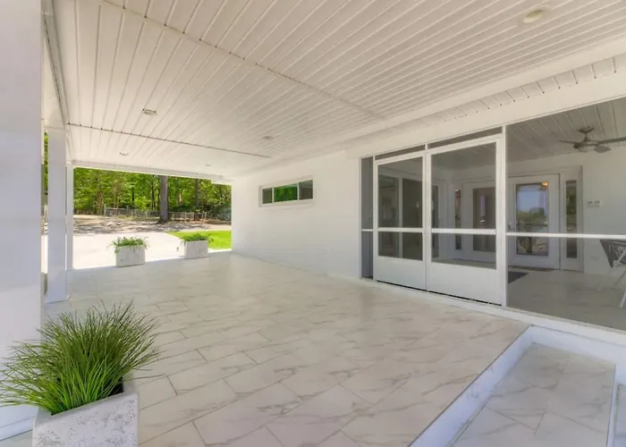 Modern Villa - Lake Views