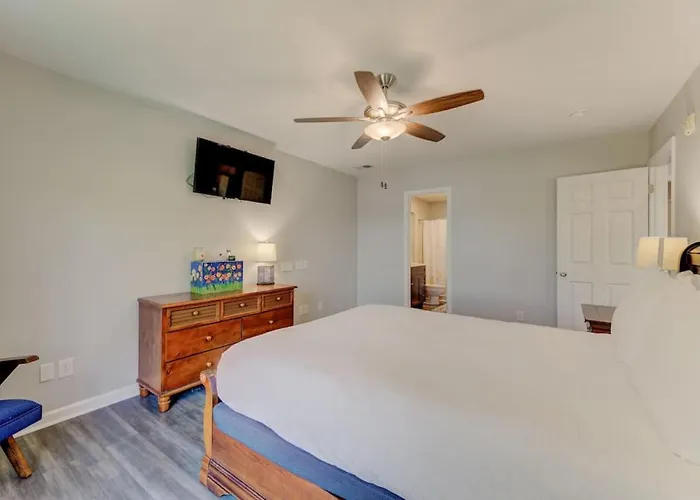 Luxurious Stay On Lake Murray