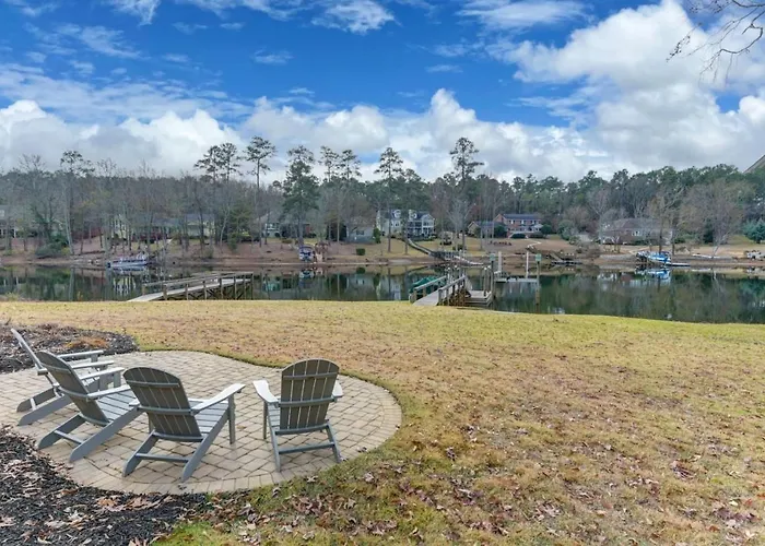 Luxury Escape By The Lake