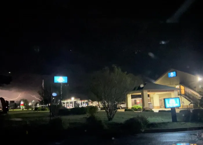 Pinckneyville Inn And Suites