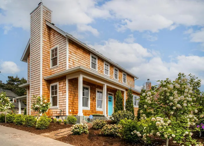 Modern Gearhart Getaway, Walk To Beach & Downtown!