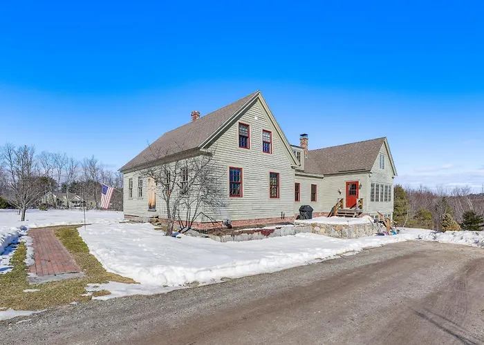 Charming Lovell Farmhouse - 17 Acres W/ Mtn Views!