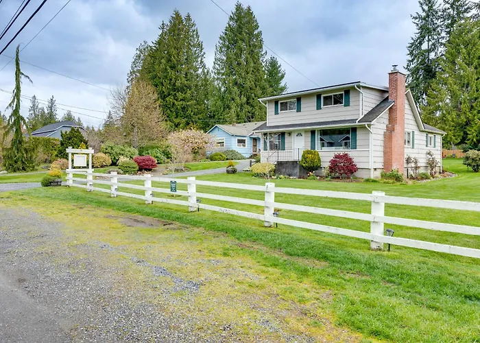 Charming Updated Retreat Walk To Lake Stevens!