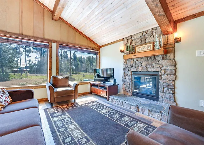 Donnelly Cabin W/ Fire Pit: 5 Mi To Boat & Ski!