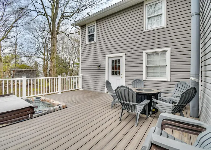 Lakefront Cayuga Retreat W/ Private Deck & Hot Tub