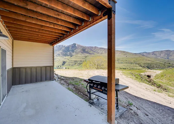 Pateros Home W/ Deck, 7 Mi To Alta Lake Park!