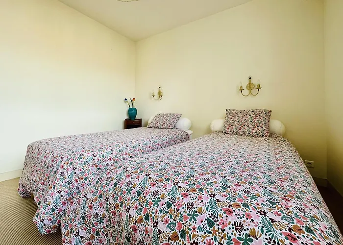 Appartement Spacieux Idealement Situe Sur Le Remblai Des Sables Dolonne